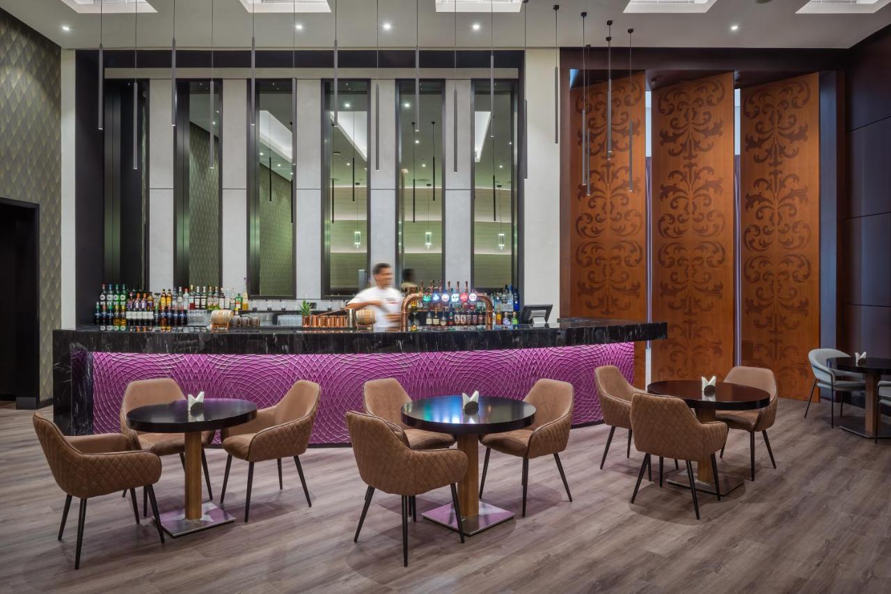 Novotel Deira Creekside Дубай Екстериор снимка