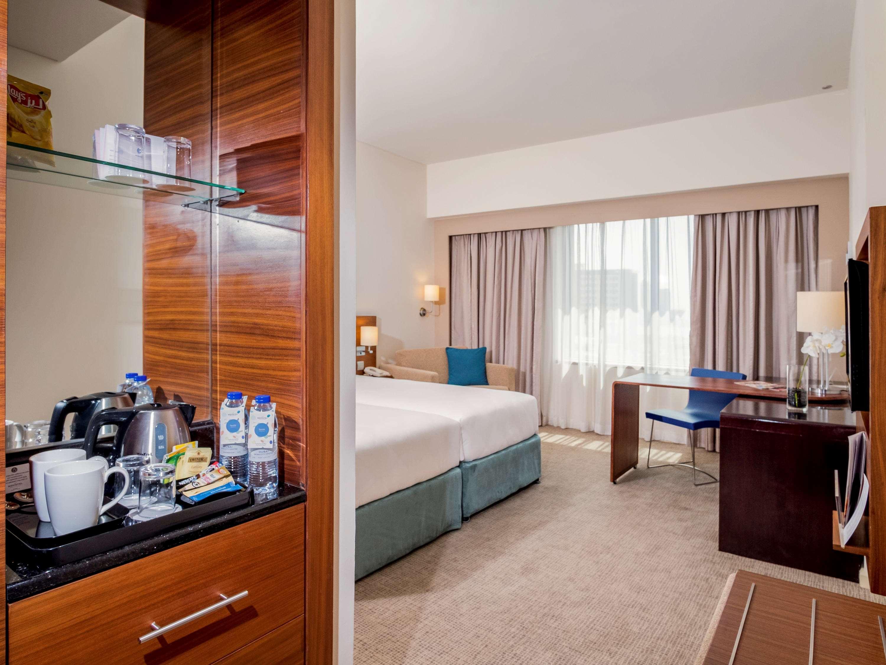 Novotel Deira Creekside Дубай Екстериор снимка