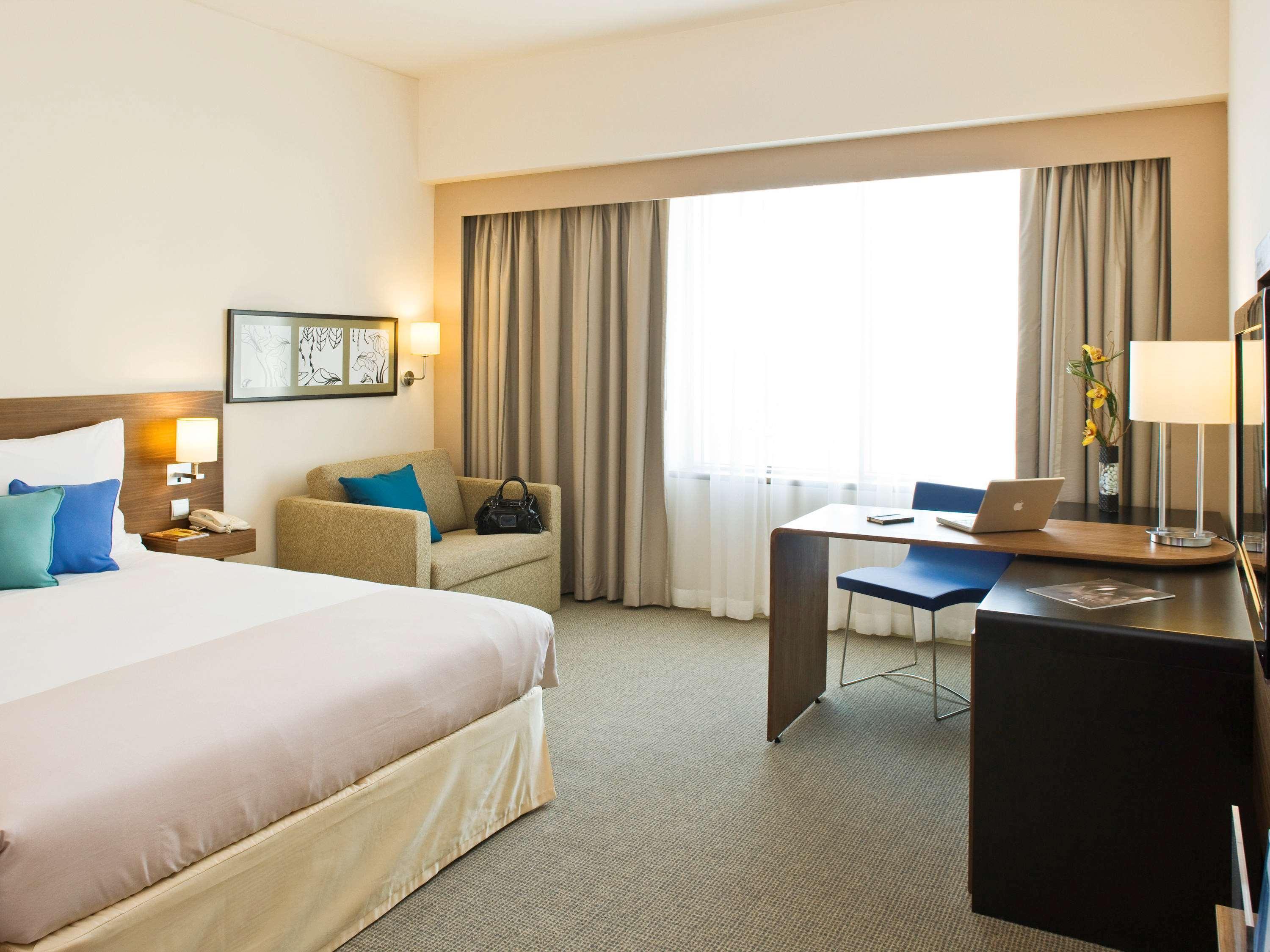 Novotel Deira Creekside Дубай Екстериор снимка