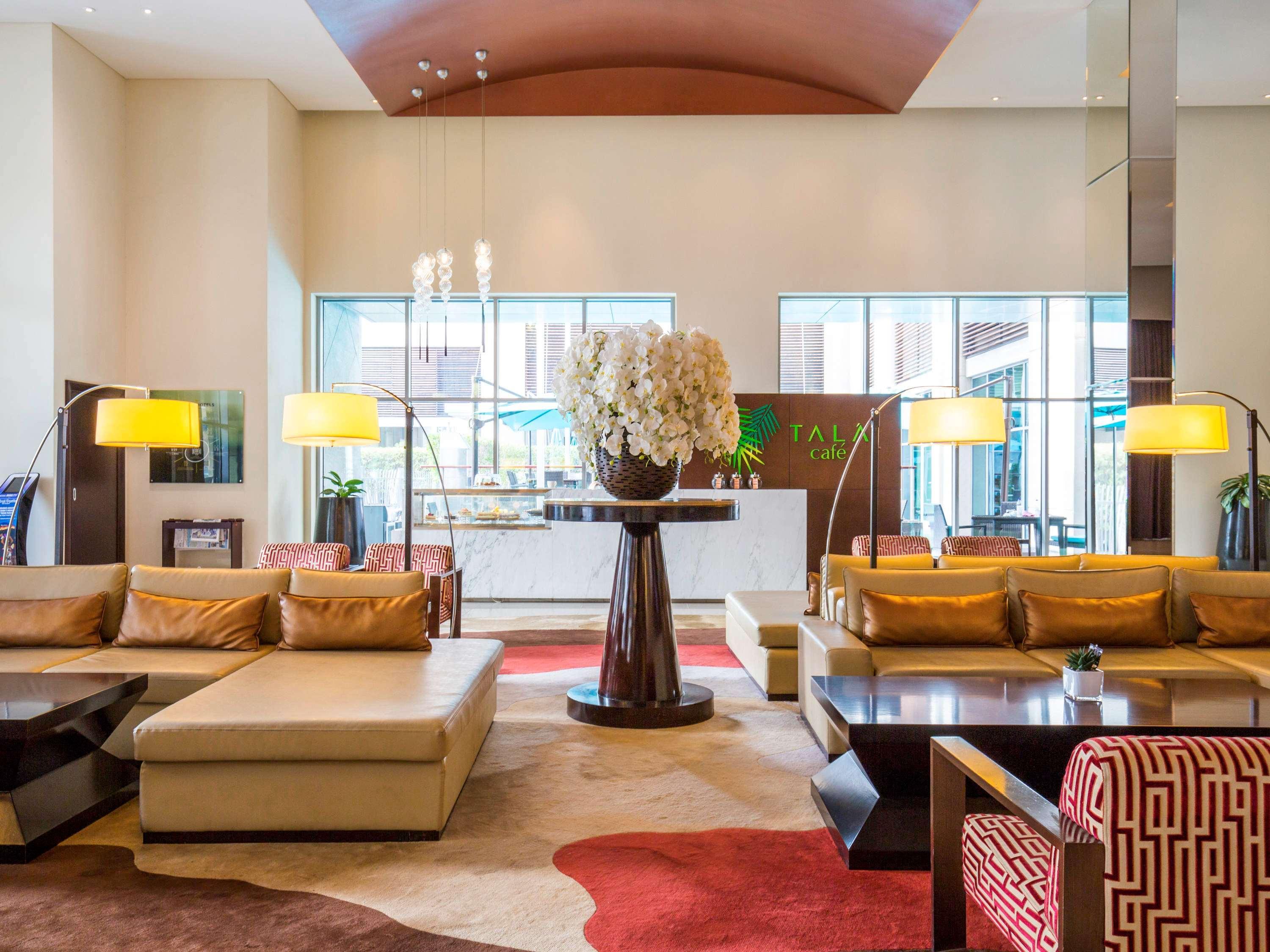 Novotel Deira Creekside Дубай Екстериор снимка