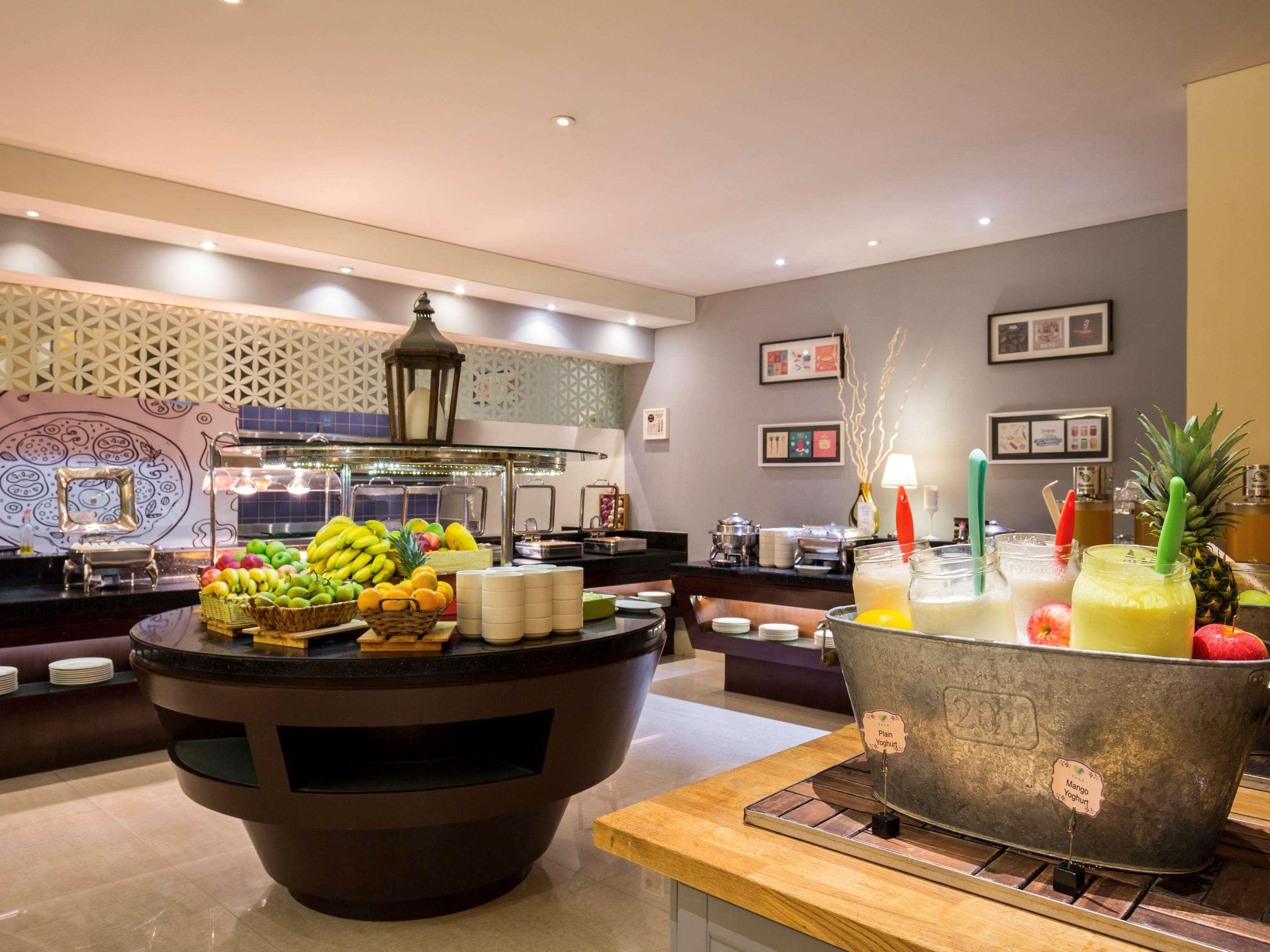 Novotel Deira Creekside Дубай Екстериор снимка