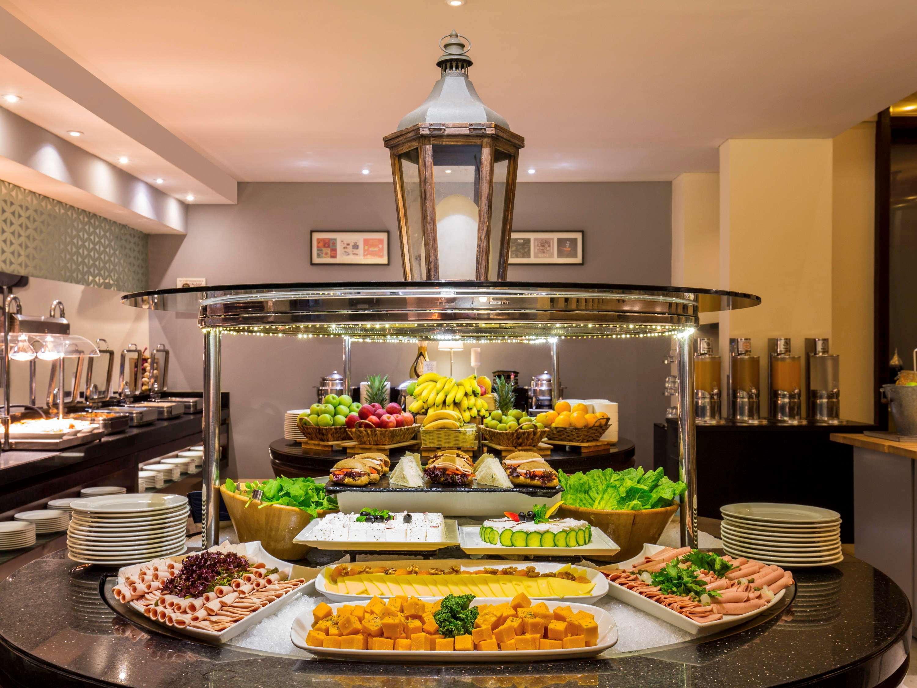 Novotel Deira Creekside Дубай Екстериор снимка