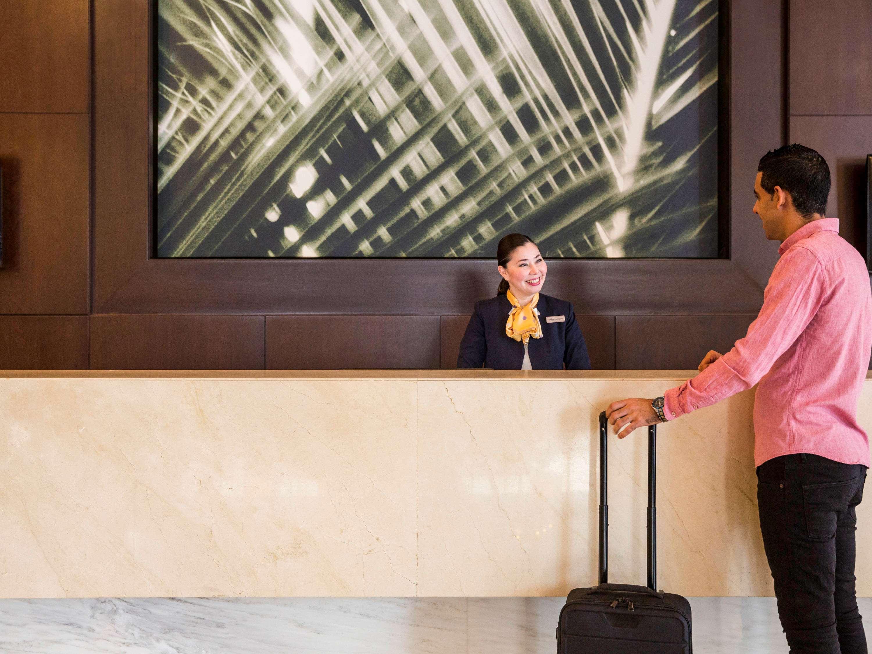 Novotel Deira Creekside Дубай Екстериор снимка