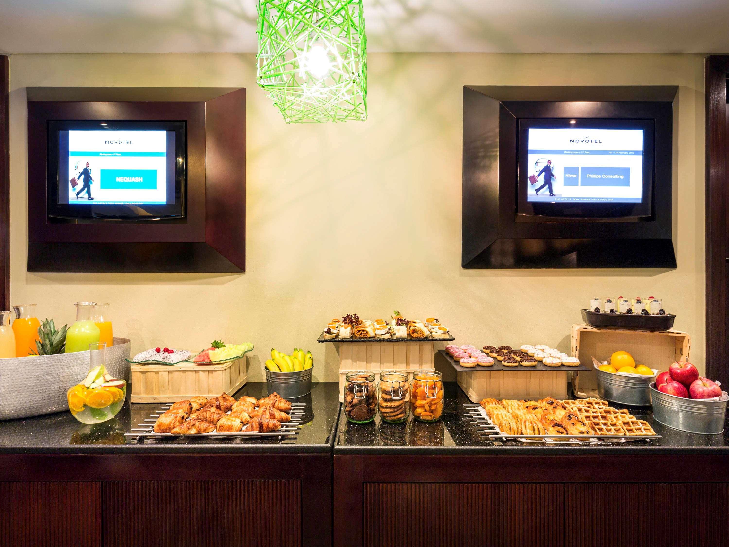 Novotel Deira Creekside Дубай Екстериор снимка