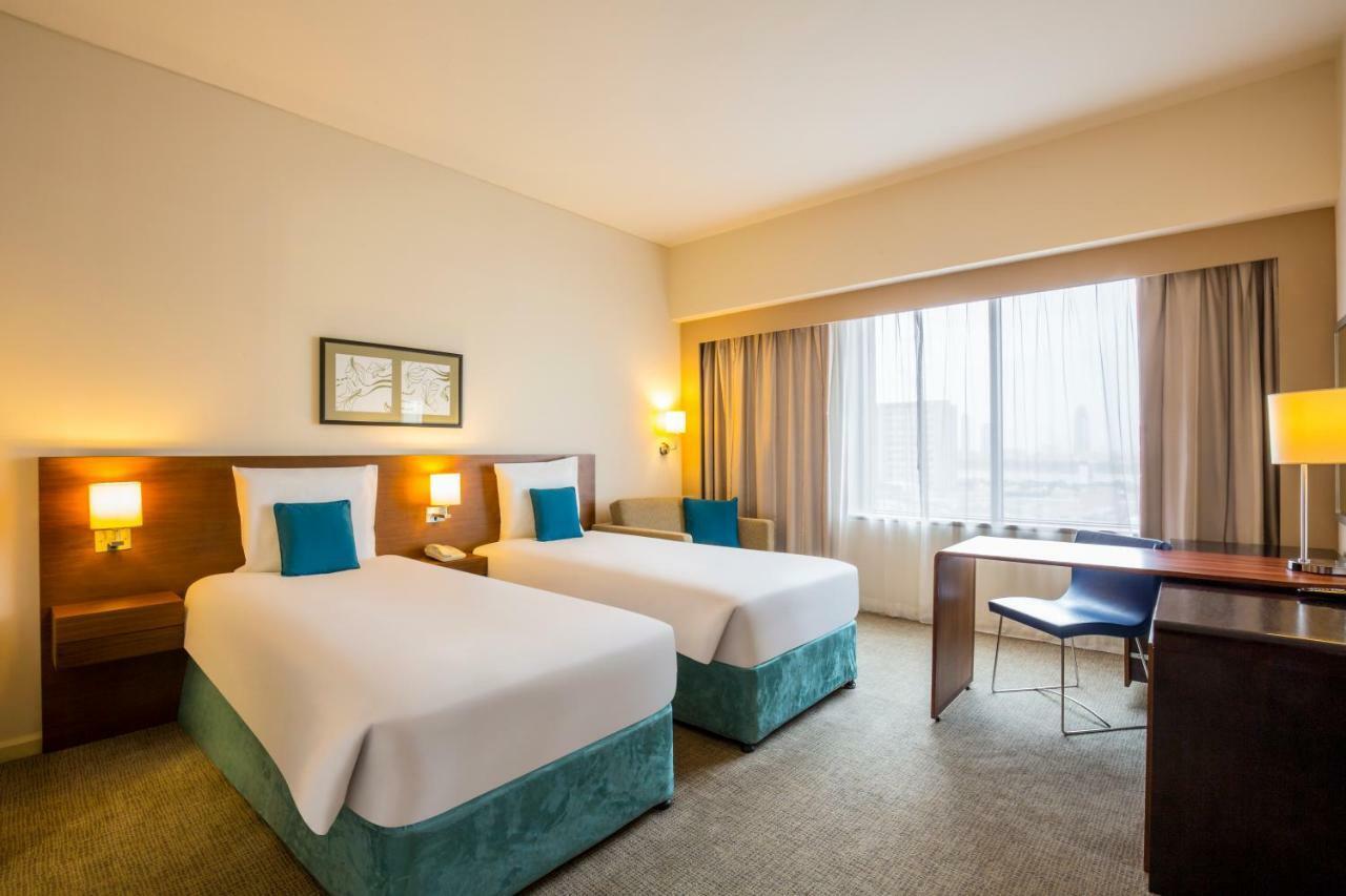 Novotel Deira Creekside Дубай Екстериор снимка