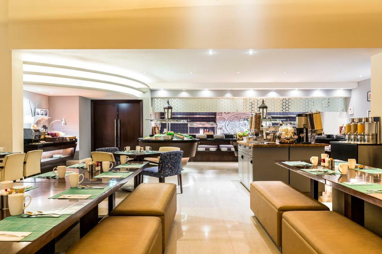 Novotel Deira Creekside Дубай Екстериор снимка