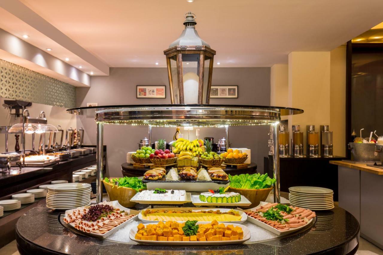 Novotel Deira Creekside Дубай Екстериор снимка