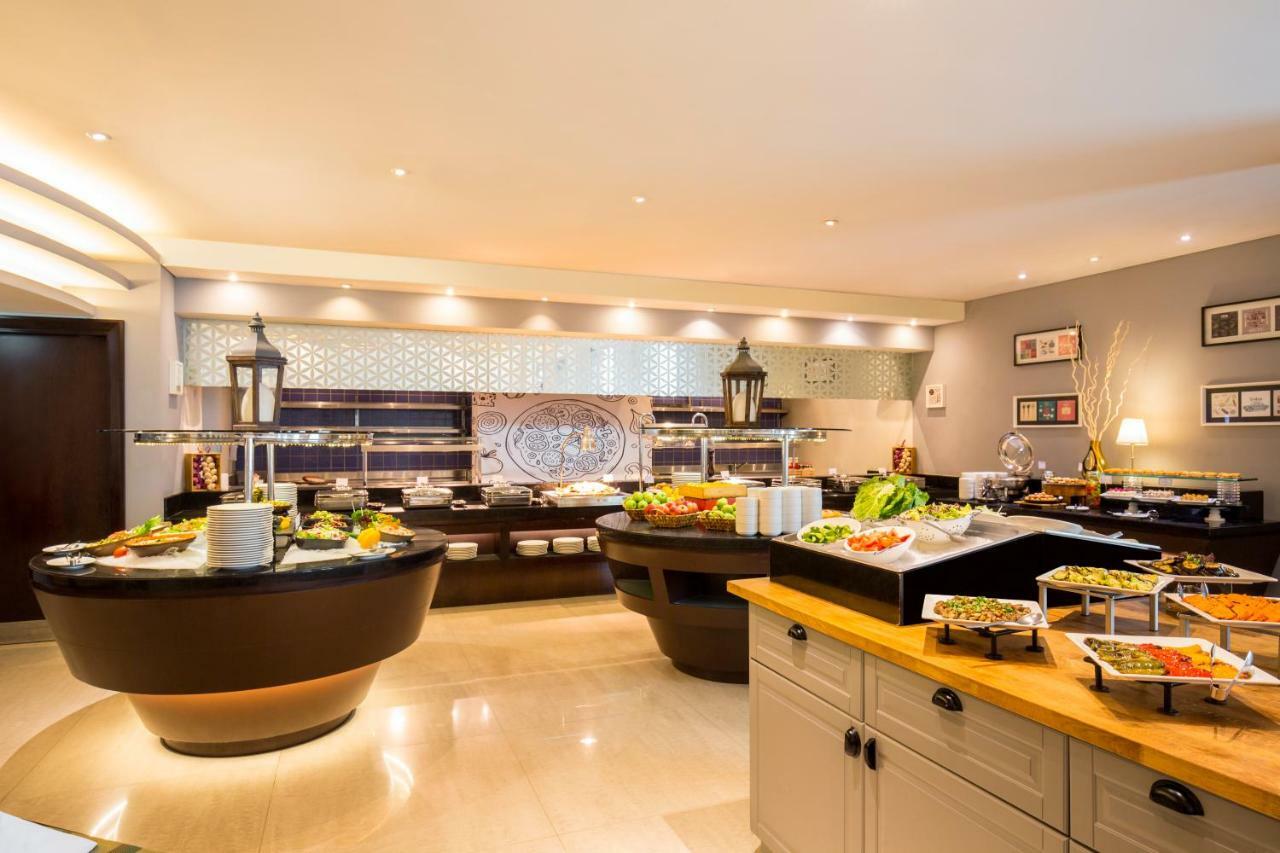 Novotel Deira Creekside Дубай Екстериор снимка