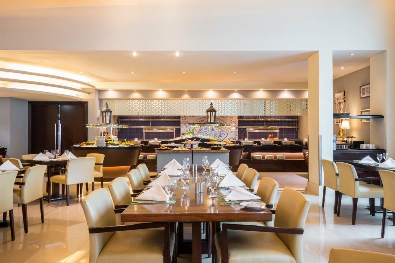 Novotel Deira Creekside Дубай Екстериор снимка