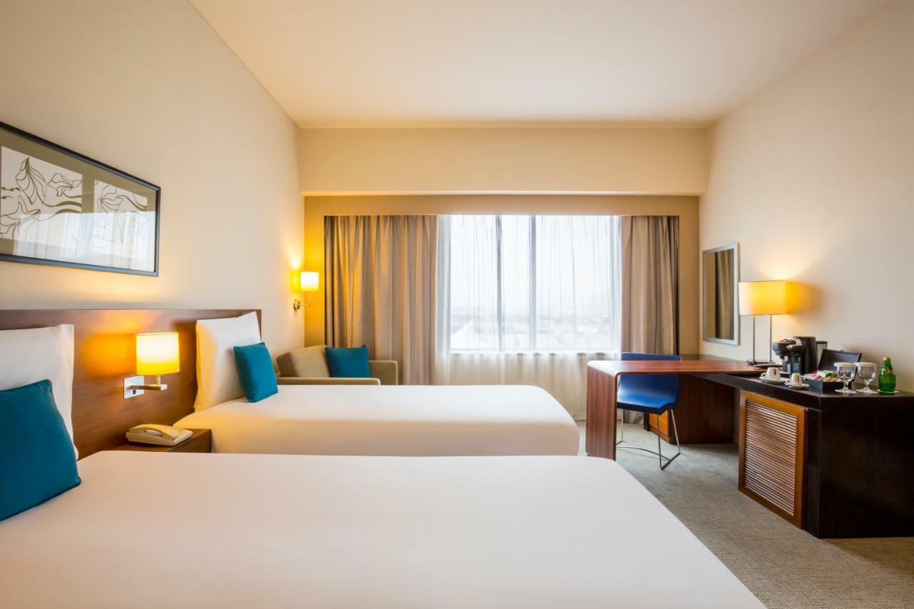 Novotel Deira Creekside Дубай Екстериор снимка