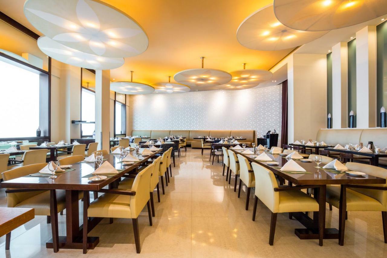Novotel Deira Creekside Дубай Екстериор снимка
