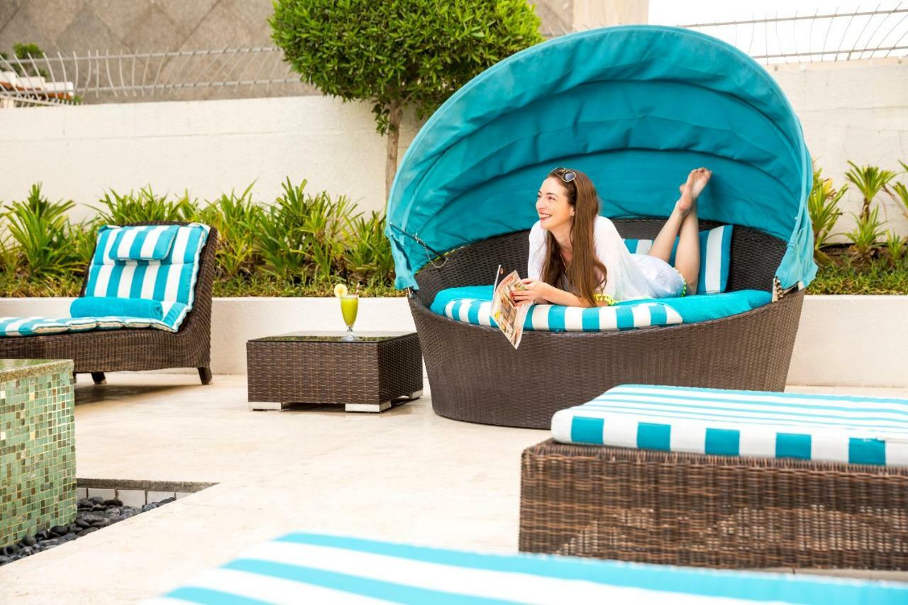 Novotel Deira Creekside Дубай Екстериор снимка
