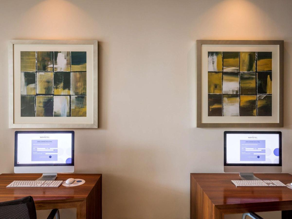 Novotel Deira Creekside Дубай Екстериор снимка